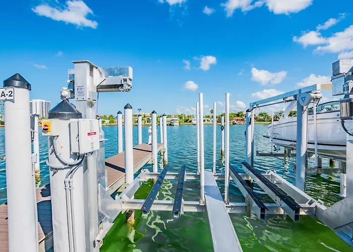 Clearwater Beach Townhome Wgame Room Boat Slip Holiday home *