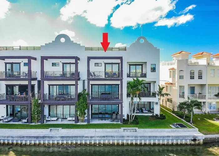Clearwater Beach Townhome Wgame Room Boat Slip Holiday home