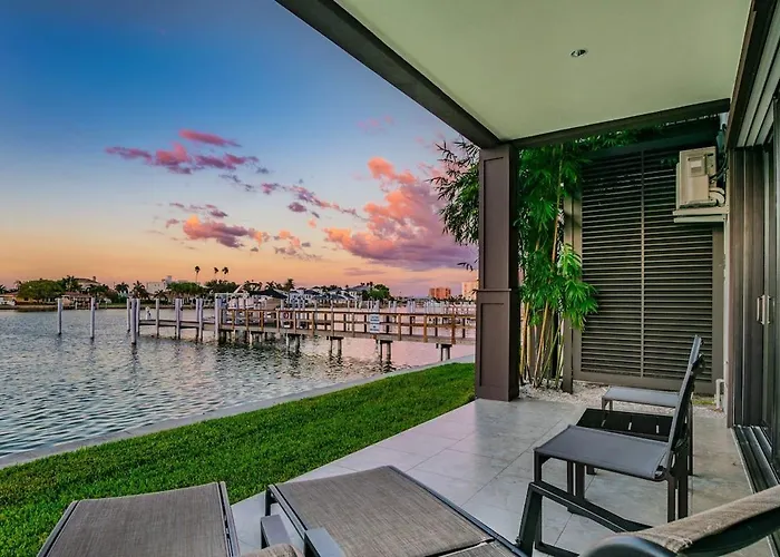 Clearwater Beach Townhome Wgame Room Boat Slip Holiday home